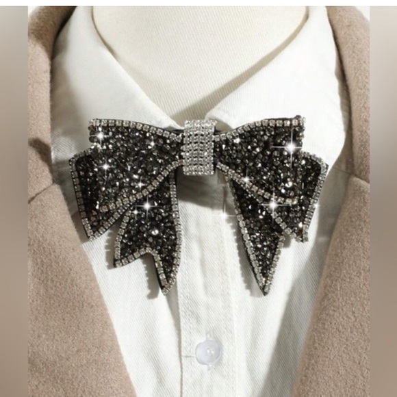 New Regal Rhinestone Bow Tie Brooch